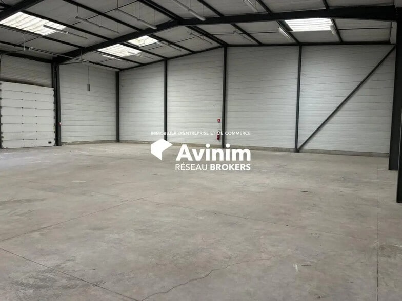 Industrial in Aix-en-Provence to rent - Interior Photo - Image 2 of 13