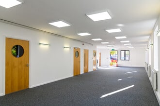 3-7 Canon Harnett Ct, Milton Keynes to rent Interior Photo- Image 2 of 4