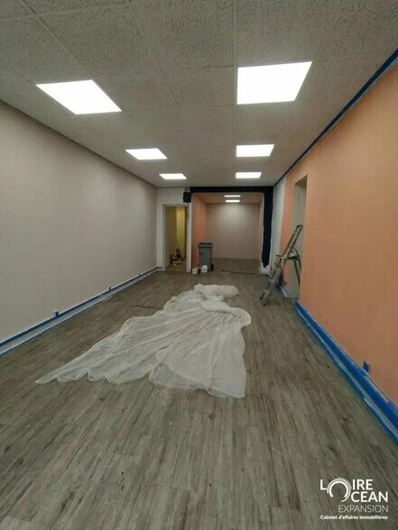 Retail in Nantes to rent - Building Photo - Image 3 of 4