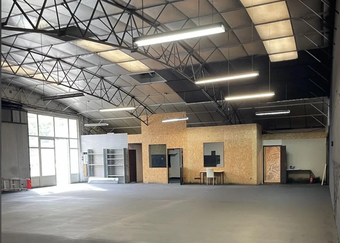Industrial in Nantes to rent Building Photo- Image 1 of 6