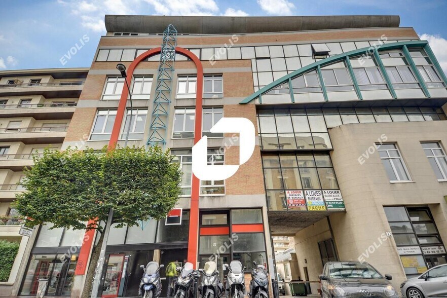 Light Industrial in Montreuil to rent - Building Photo - Image 2 of 10