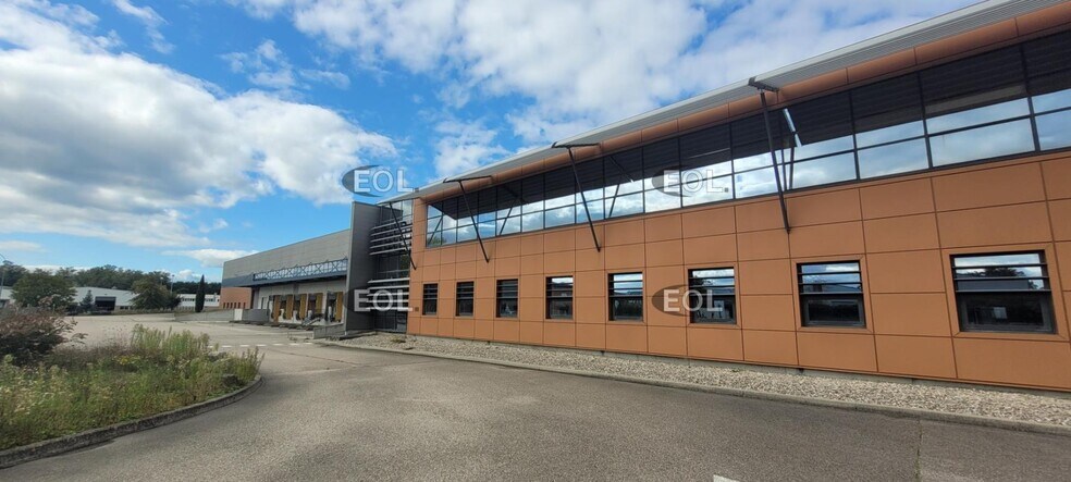 Industrial in Miribel to rent - Building Photo - Image 1 of 8