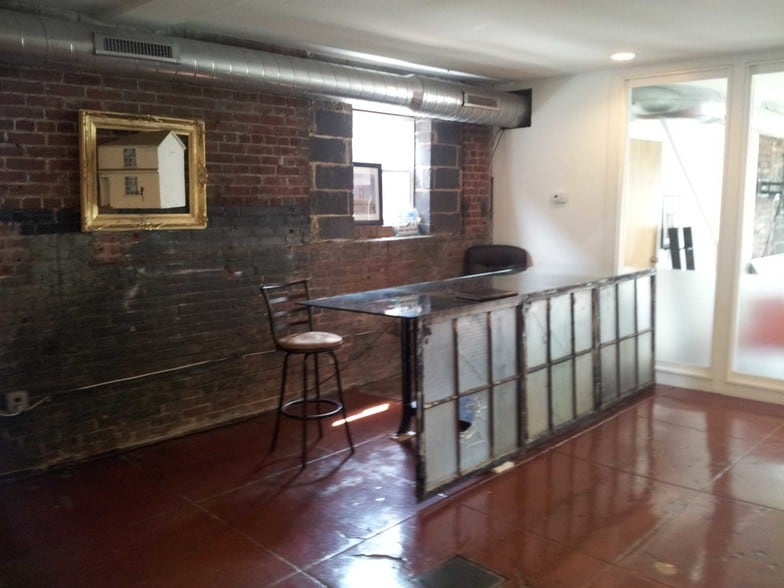 2207-25 N American St, Philadelphia, PA for rent - Interior Photo - Image 3 of 5