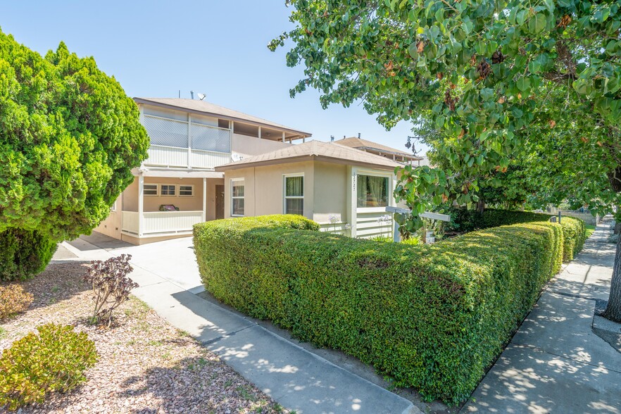 12727 Oxnard St, North Hollywood, CA for sale - Building Photo - Image 3 of 9