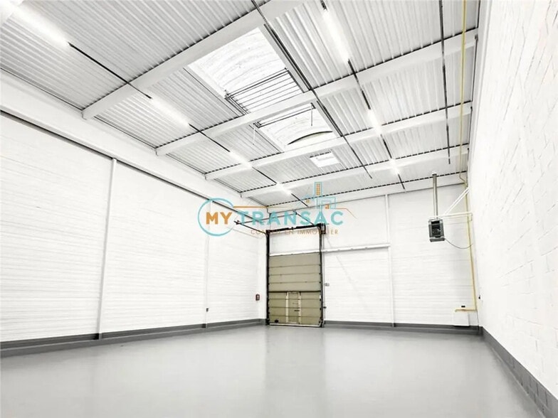 Light Industrial in Bonneuil-sur-Marne to rent - Interior Photo - Image 3 of 8