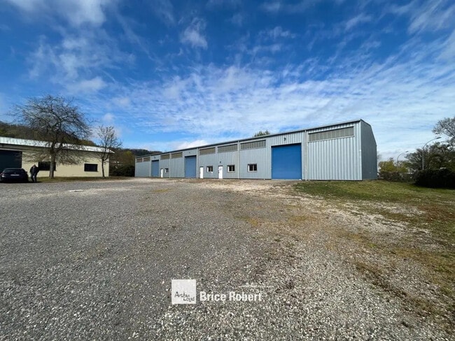 Location Local d'activités 1 650 m²