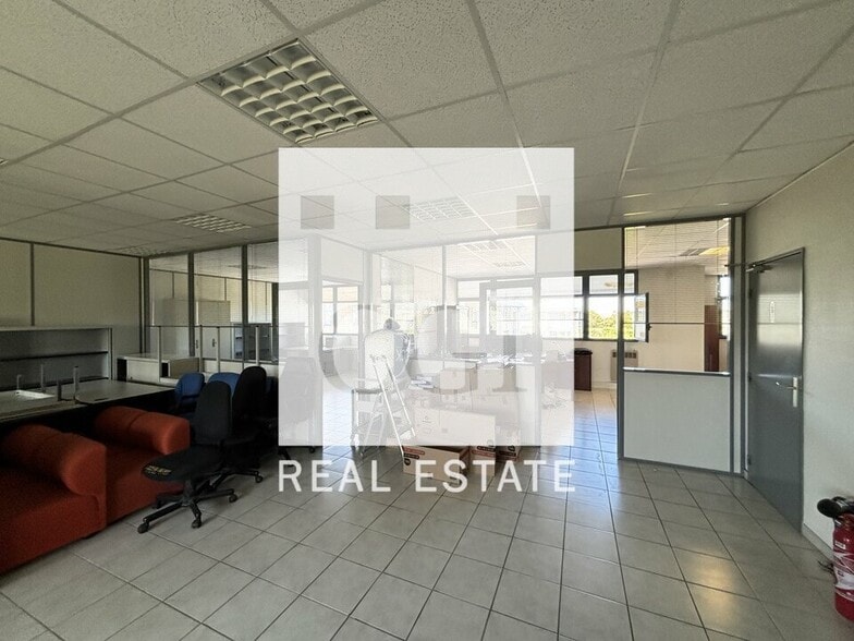 9 Allée Des Tulipiers, Bron for sale - Interior Photo - Image 2 of 6