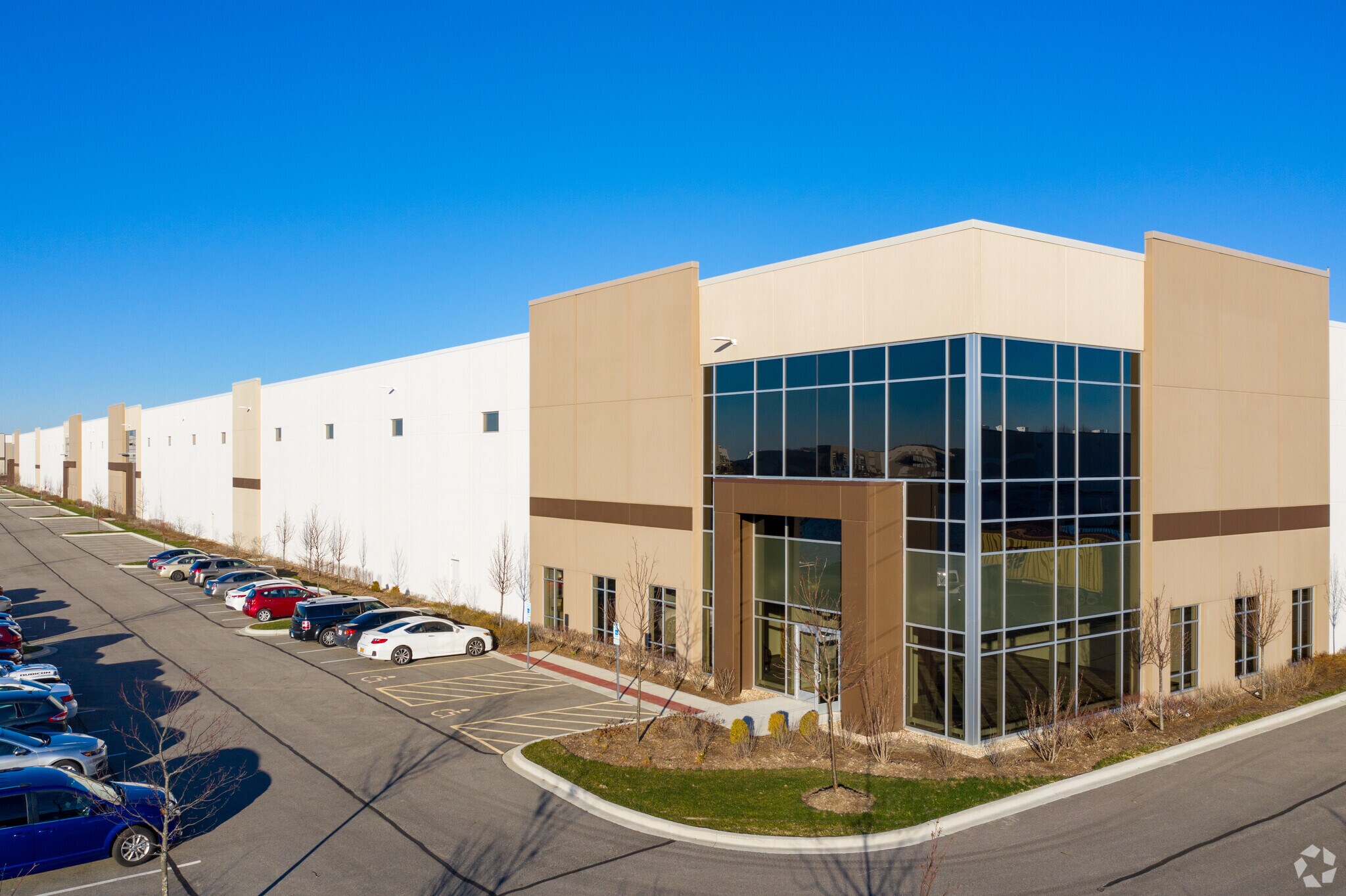 3971 S Lakeside Dr, Waukegan, IL to rent Primary Photo- Image 1 of 8