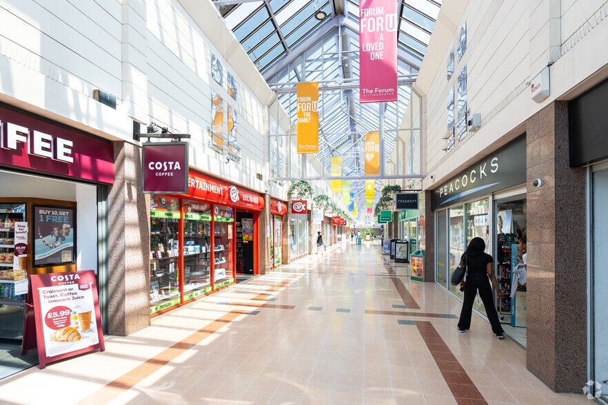 High St, Sittingbourne to rent - Interior Photo - Image 2 of 3