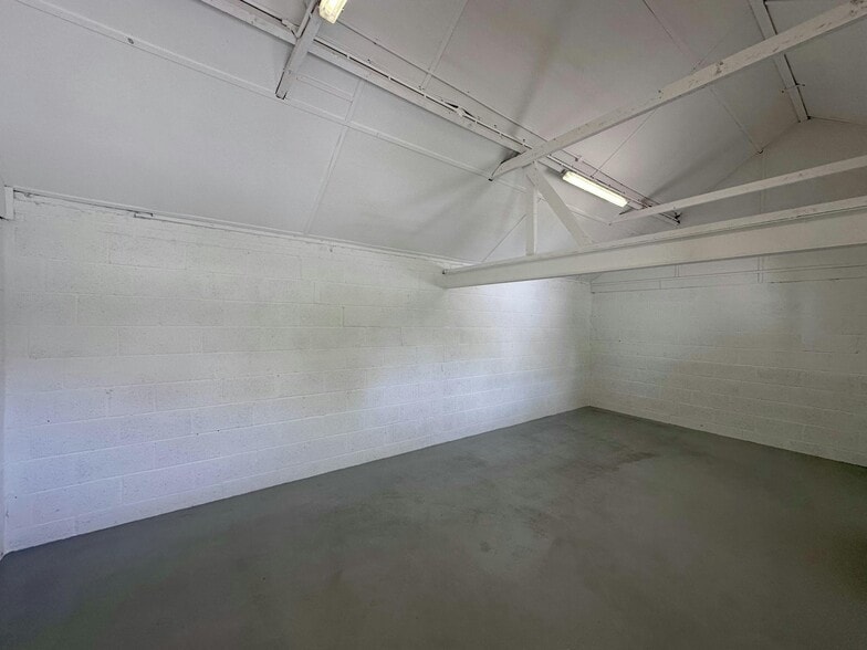 Thame Rd, Long Crendon to rent - Building Photo - Image 3 of 6