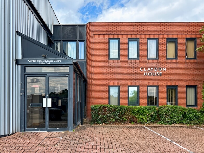 1 Edison Rd, Aylesbury to rent - Interior Photo - Image 1 of 10