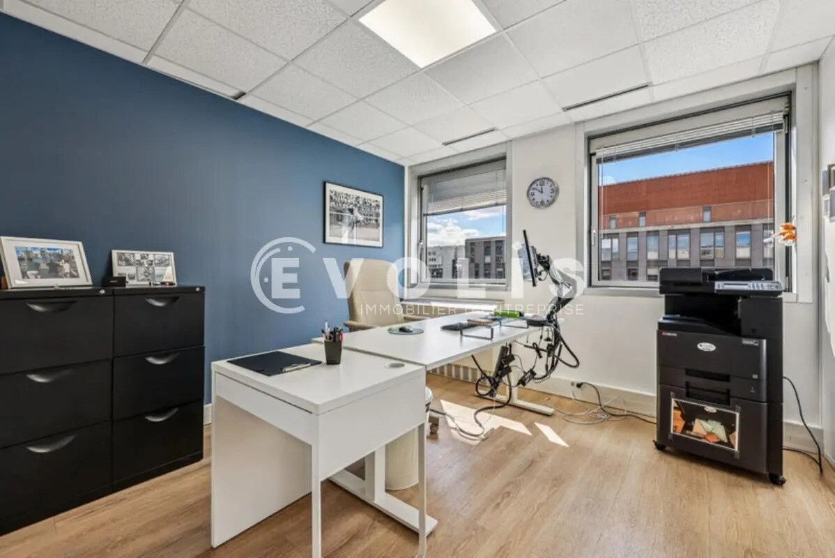 Office in Noisy-le-Grand to rent Building Photo- Image 1 of 14