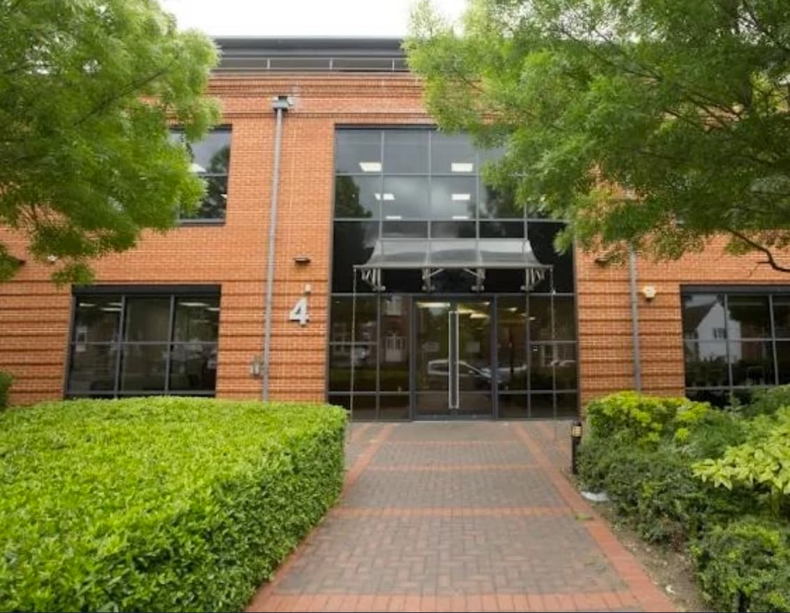 4 Beaconsfield Rd, St. Albans to rent Building Photo- Image 1 of 6