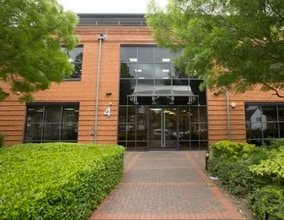 4 Beaconsfield Rd, St. Albans to rent Building Photo- Image 1 of 6