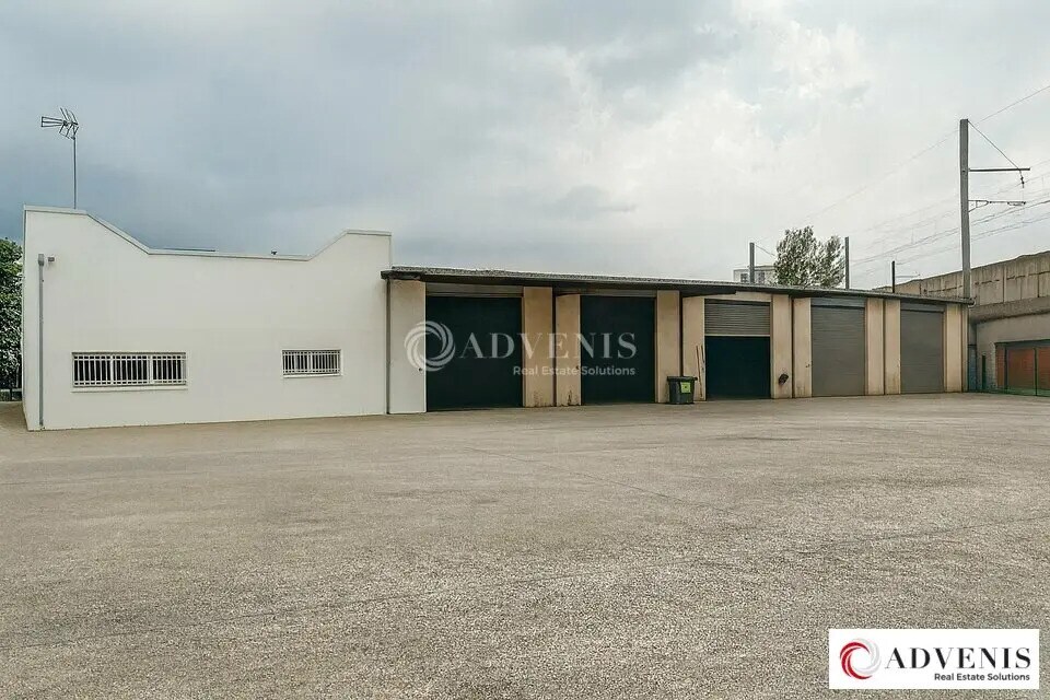 Light Industrial in Cenon to rent Building Photo- Image 1 of 11