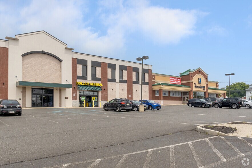 509-513 W Union Ave, Bound Brook, NJ to rent - Building Photo - Image 2 of 23