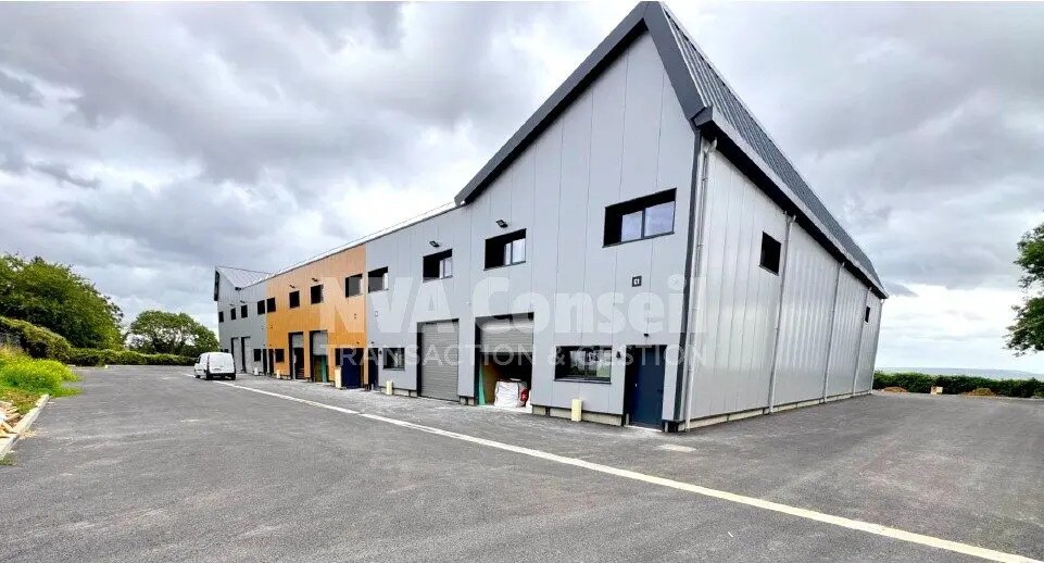 Industrial in Hérouville-en-Vexin for sale Building Photo- Image 1 of 11