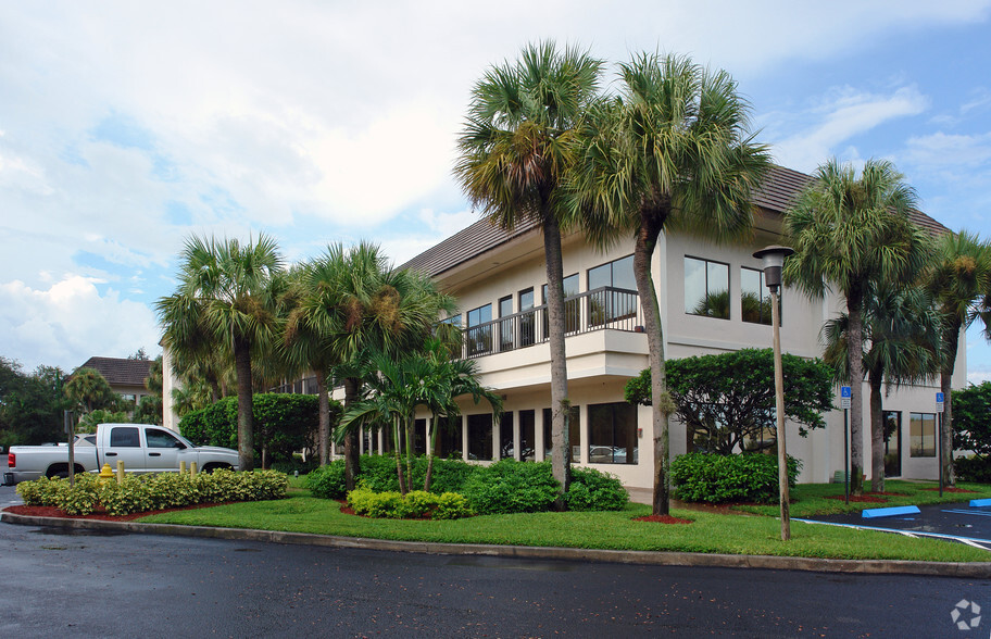 600 Sandtree Dr, Palm Beach Gardens, FL for rent - Building Photo - Image 3 of 4