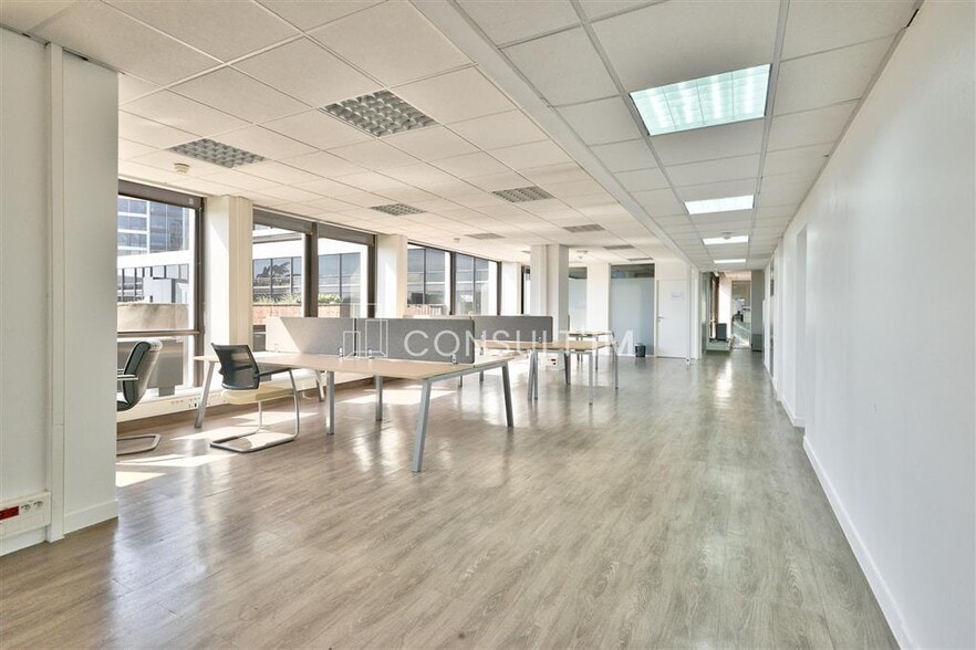 Office in Saint-Cloud to rent - Building Photo - Image 1 of 7