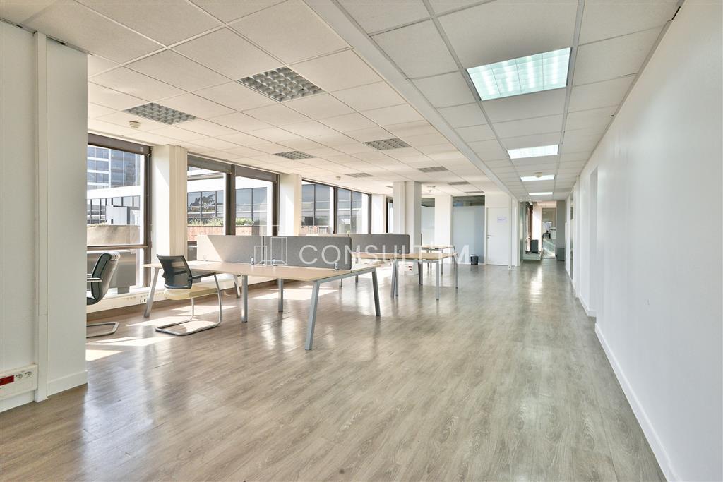 Office in Saint-Cloud to rent Building Photo- Image 1 of 8