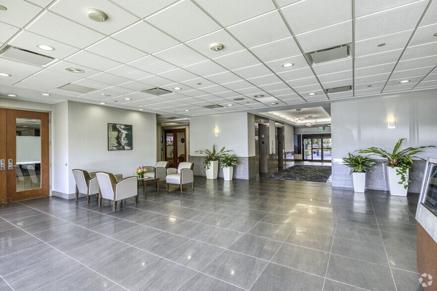 5401 W Kennedy Blvd, Tampa, FL for rent - Lobby - Image 3 of 22