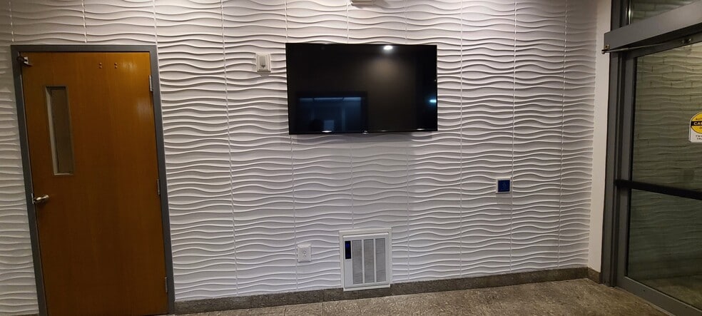 2009 Summer St, Stamford, CT to rent - Lobby - Image 3 of 15