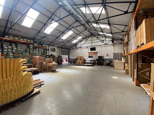 183 Park Ave, London for sale Interior Photo- Image 1 of 1