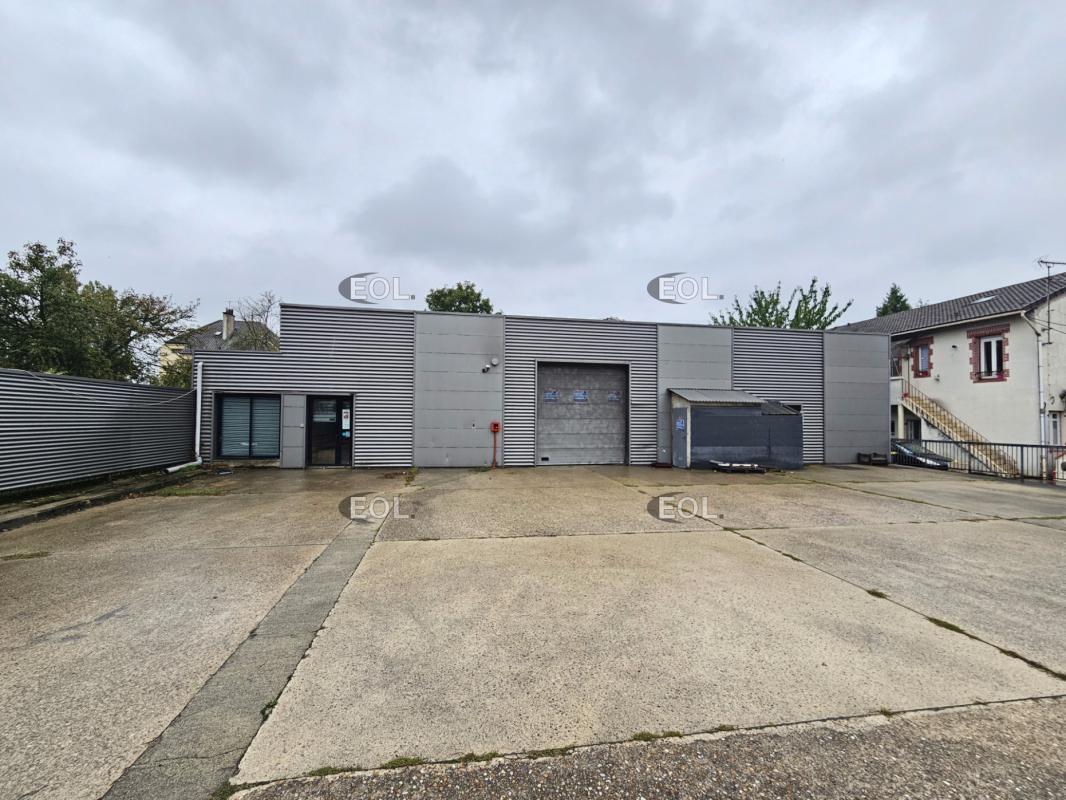Light Industrial in Villeneuve-Saint-Georges for sale Building Photo- Image 1 of 11