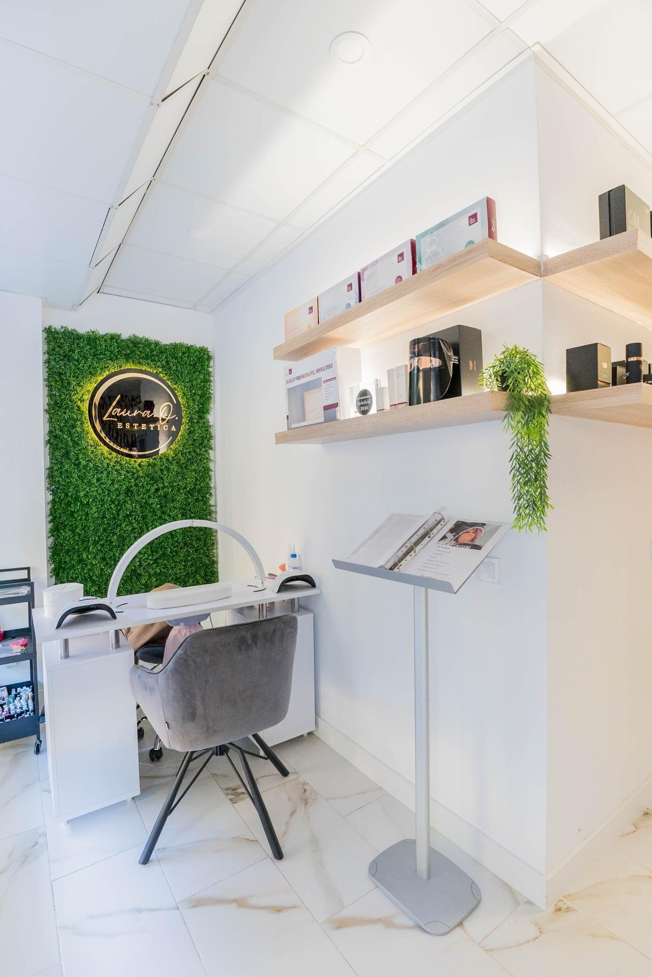 Retail in Fuengirola, Málaga to rent Building Photo- Image 1 of 23