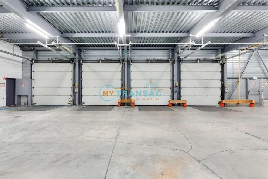 Light Industrial in Villeparisis to rent - Building Photo - Image 2 of 8