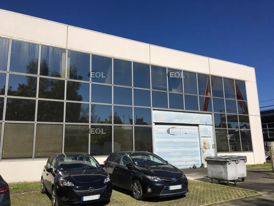 Light Industrial in Les Ulis to rent Building Photo- Image 1 of 5