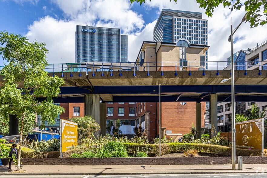 Admirals Way, London to rent - Building Photo - Image 3 of 3