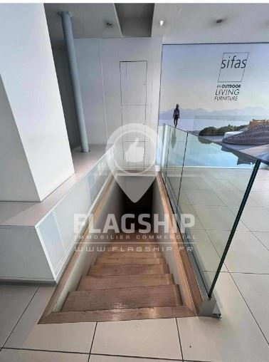 Retail in Paris to rent - Interior Photo - Image 3 of 5