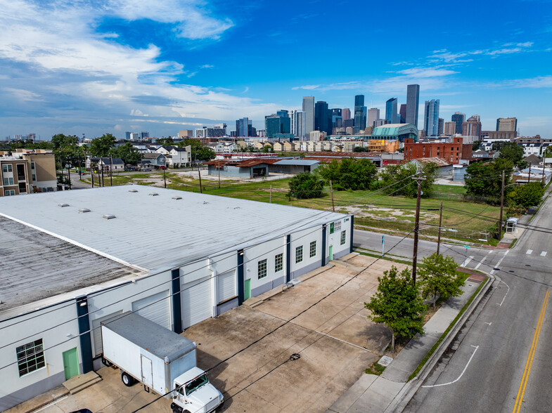 2802 Canal St, Houston, TX for rent - Building Photo - Image 3 of 10