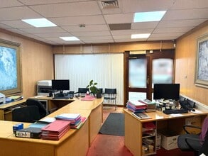 39 Bury New Rd, Manchester to rent Interior Photo- Image 2 of 26