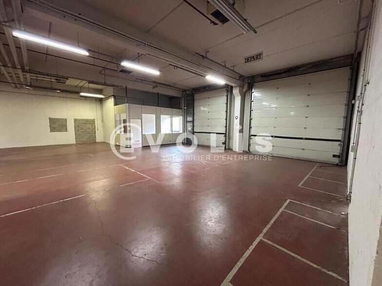 Light Industrial in Lisses to rent - Interior Photo - Image 3 of 7