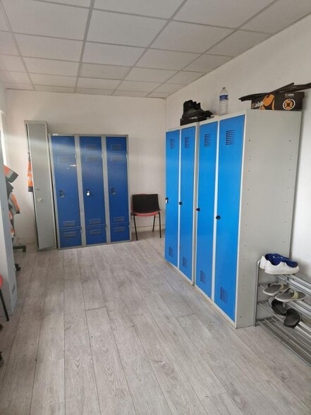 Light Industrial in SAINT-OUEN-L'AUMONE to rent - Interior Photo - Image 2 of 9
