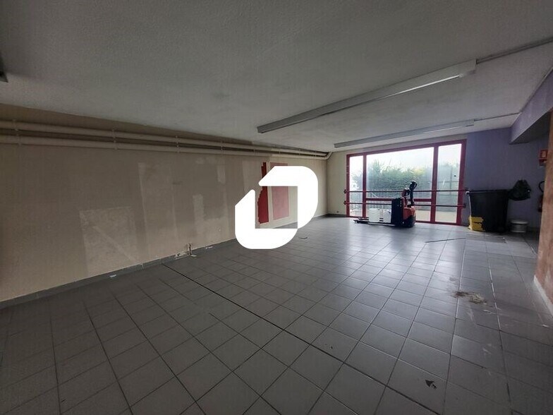 Retail in Houilles to rent - Interior Photo - Image 3 of 13