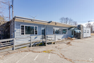 13 Bristol Ferry Rd, Portsmouth, RI for sale Primary Photo- Image 1 of 1