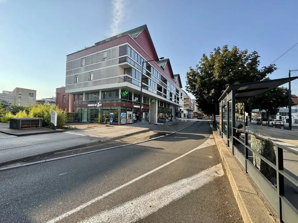 Office in Dijon to rent Primary Photo- Image 1 of 6