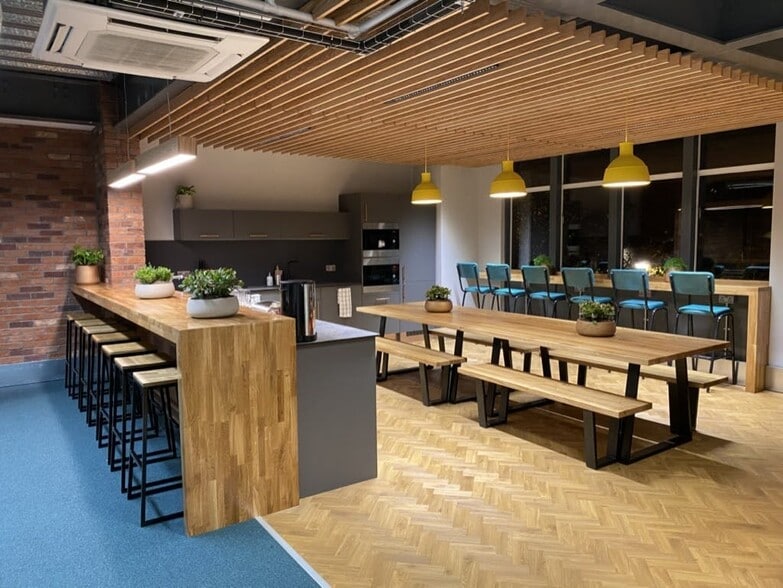 Thomas Ln, Bristol to rent - Building Photo - Image 1 of 19