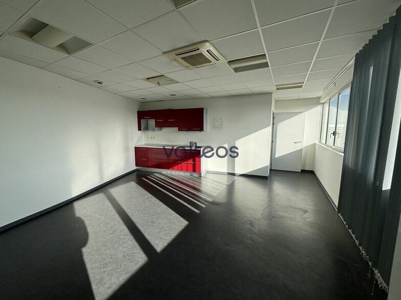 19 Rue Carmin, Labège to rent - Building Photo - Image 3 of 10