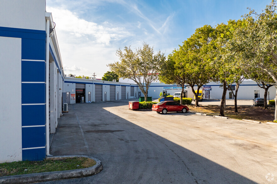 19200 SW 106th Ave, Miami, FL for rent - Building Photo - Image 3 of 20