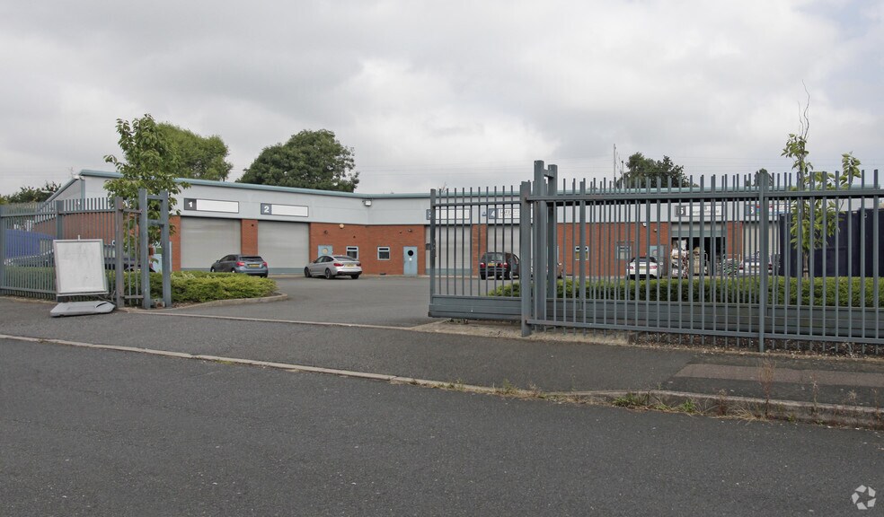 Great Western Clos, Birmingham to rent - Building Photo - Image 3 of 5
