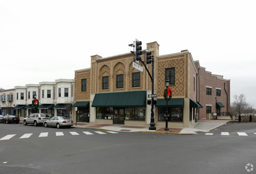 2 Canal's End Rd, Bristol, PA for sale - Building Photo - Image 1 of 1