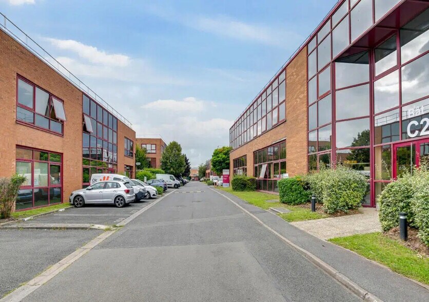 Industrial in Gennevilliers to rent - Building Photo - Image 3 of 10