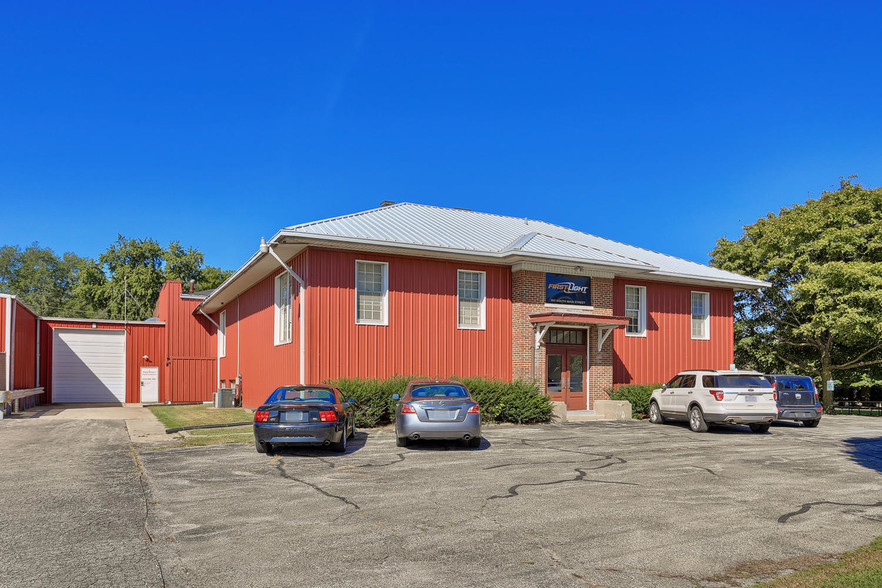 205 S Main St, Seymour, IL for rent - Primary Photo - Image 1 of 69