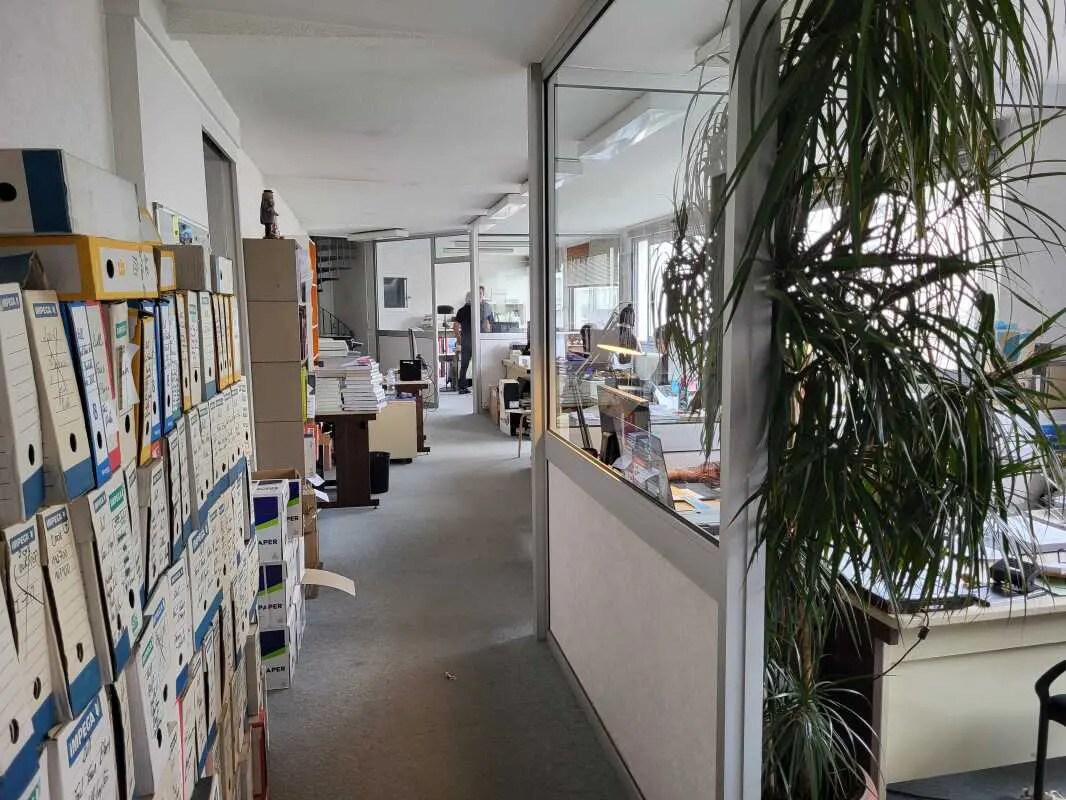 Light Industrial in Paris to rent Building Photo- Image 1 of 14