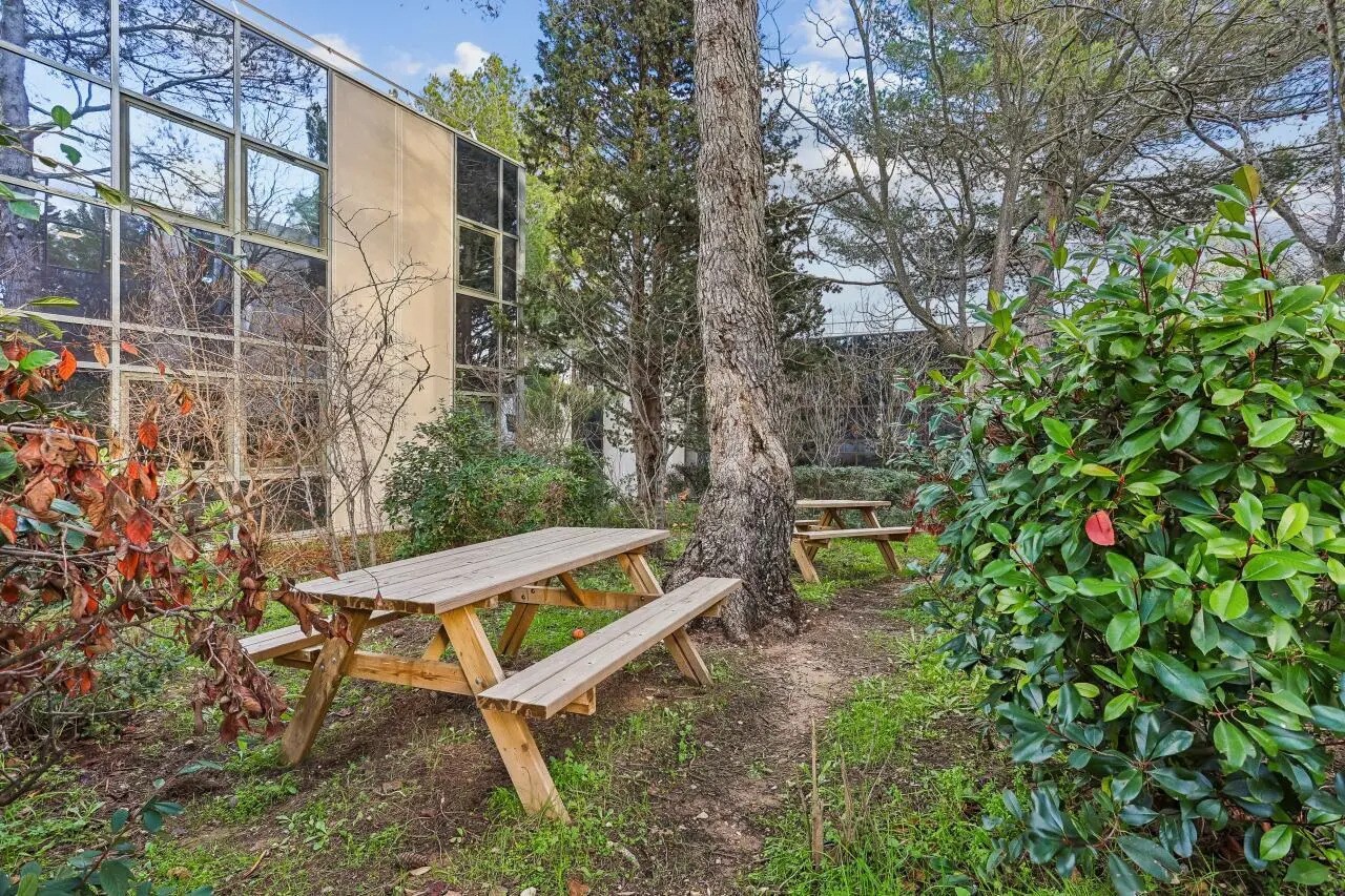 Office in Aix-en-Provence to rent Building Photo- Image 1 of 45