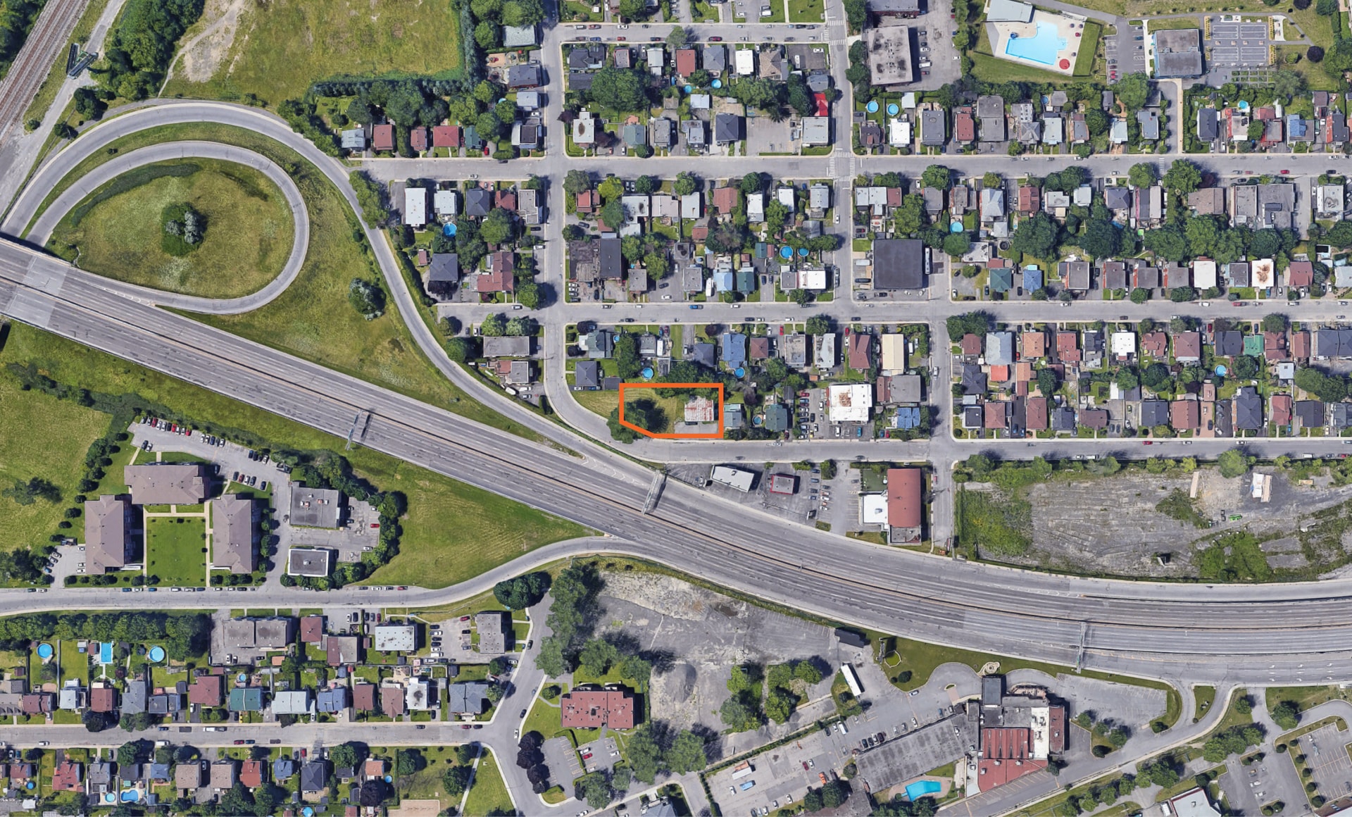 1945 Av Des Chênes, Lemoyne, QC for sale Building Photo- Image 1 of 4